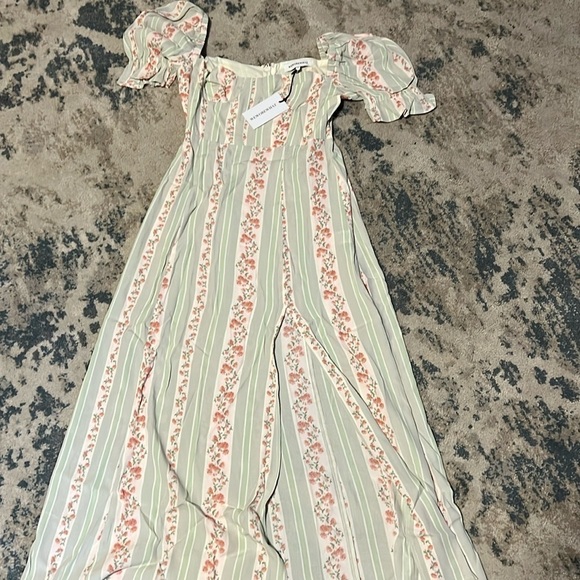 WeWoreWhat Floral Victorian Puff Sleeve
Rose Midi Dress Sweetheart Stripe Size 2 - Picture 4 of 8